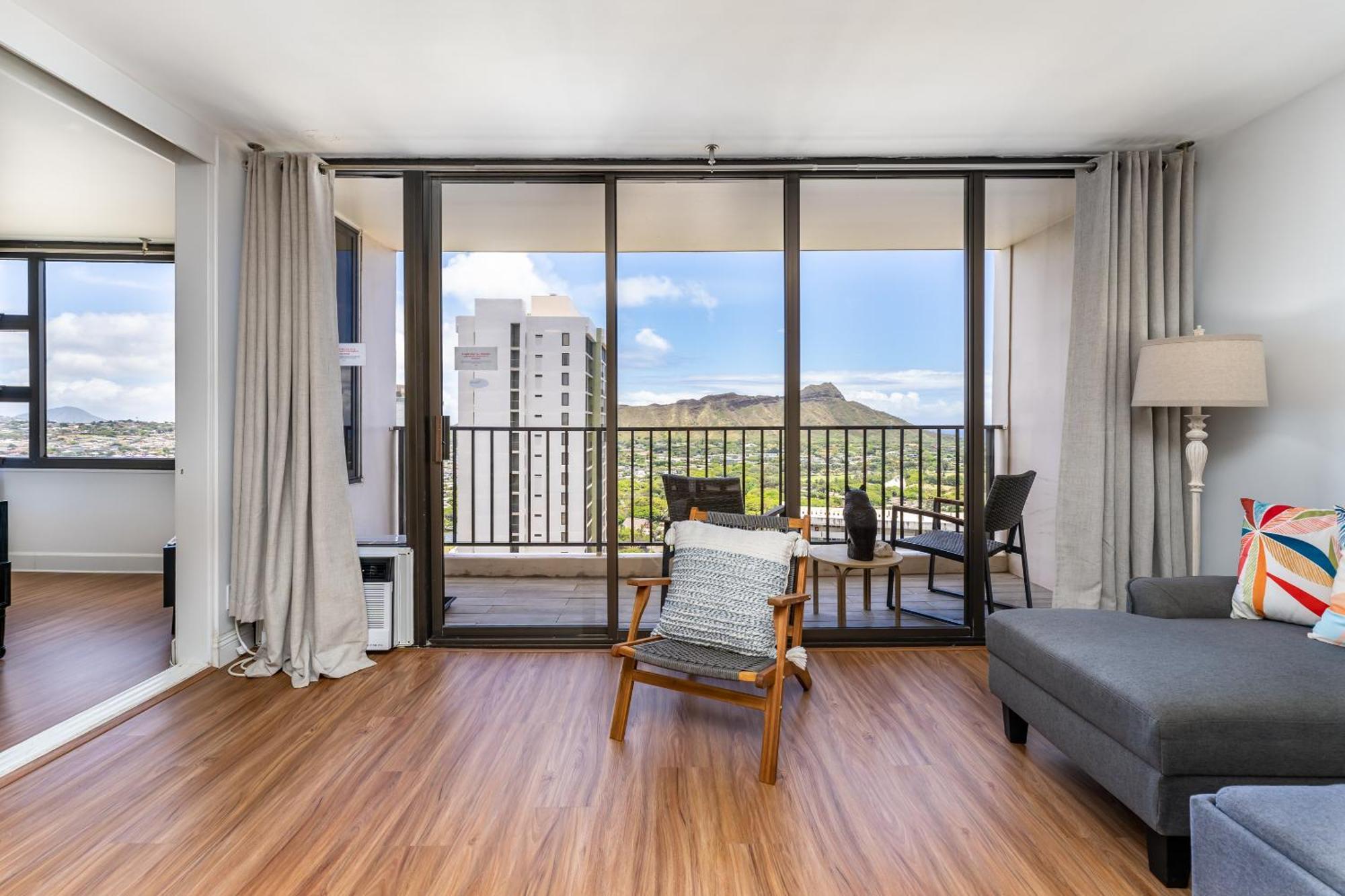Waikiki Banyan With Ocean Views - Free Parking - Block From * Honolulu