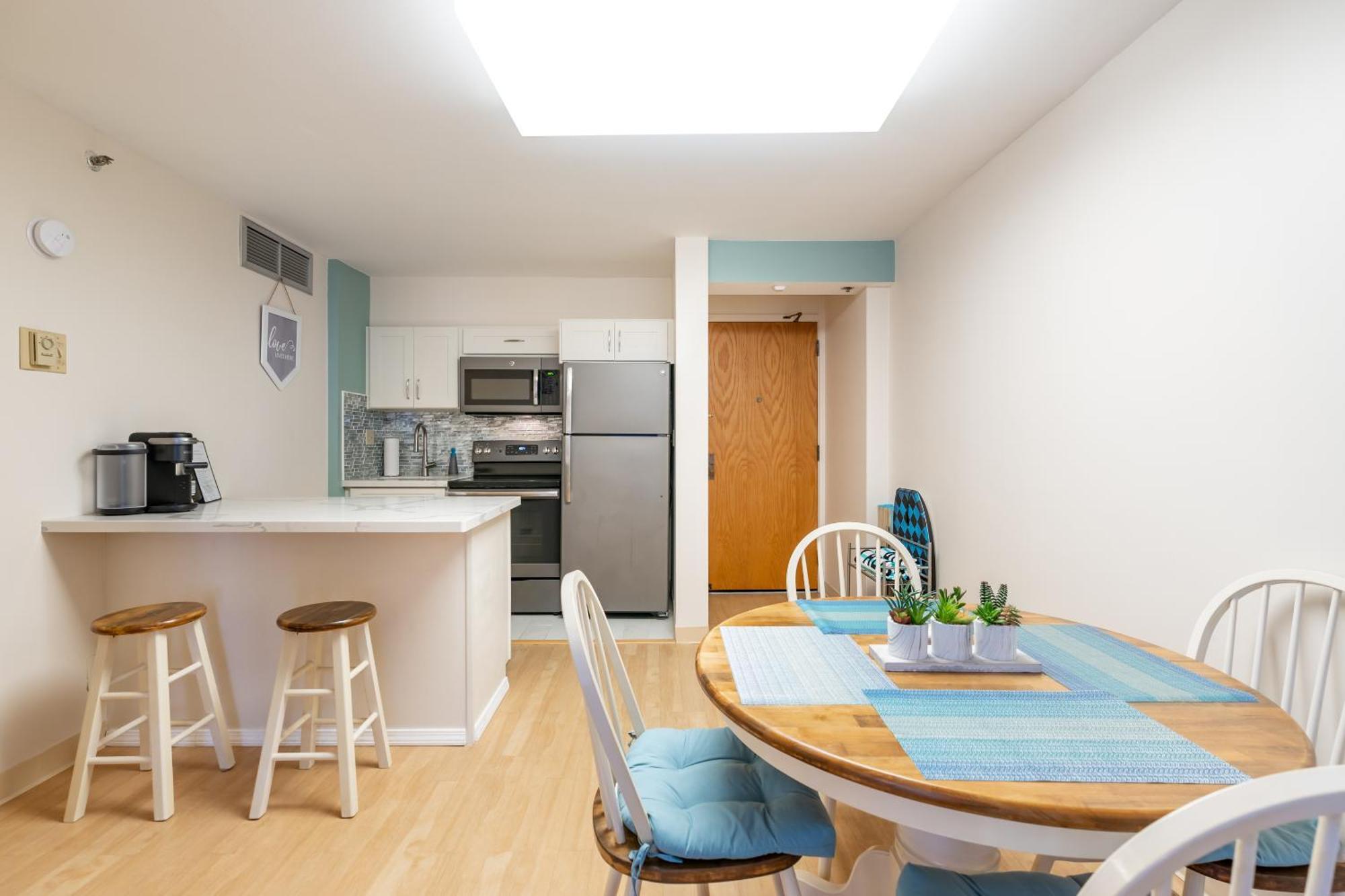 Apartment Spacious Downtown Executive Retreat - Free Parking *