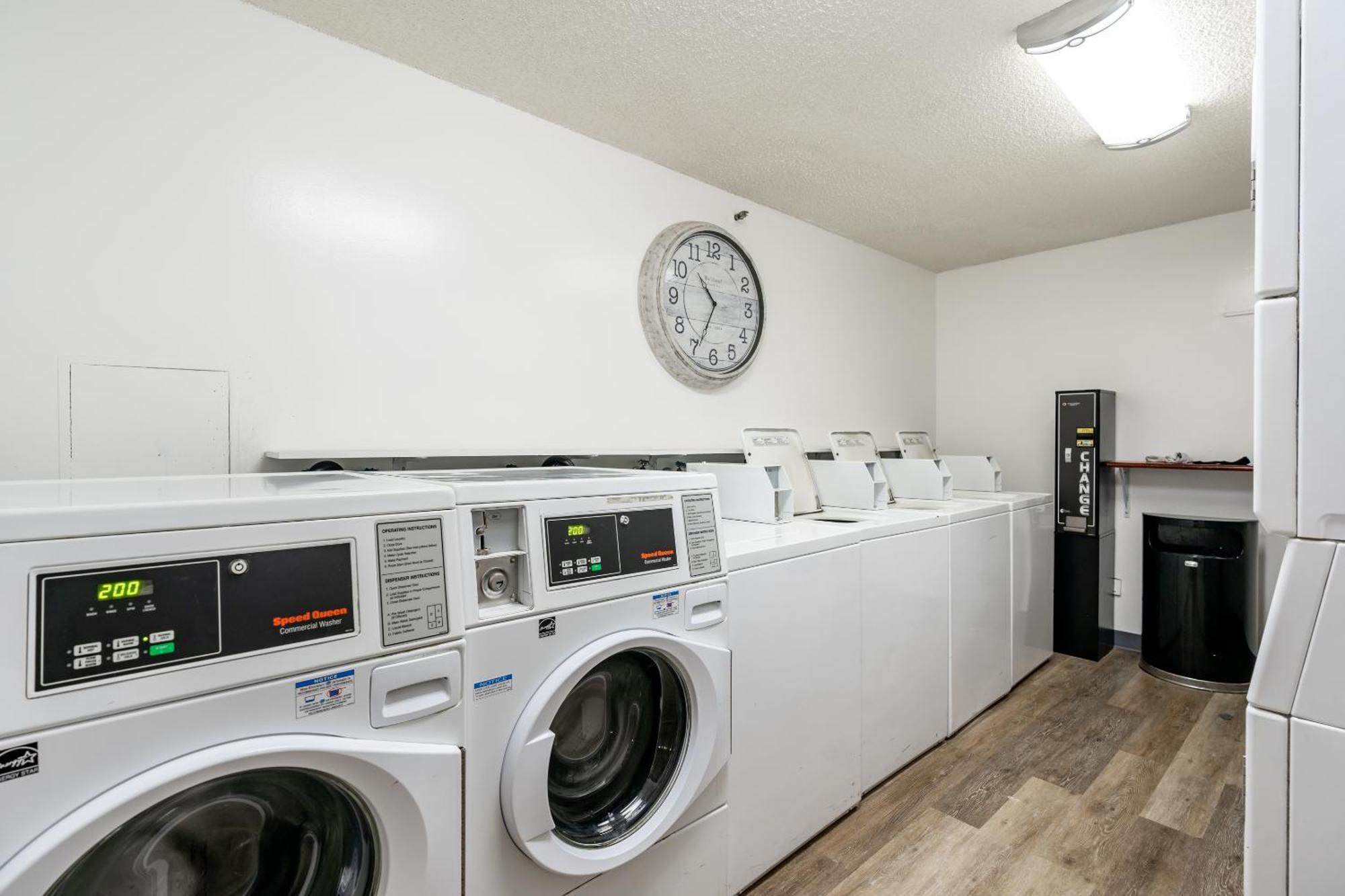 Spacious Downtown Executive Retreat - Free Parking *