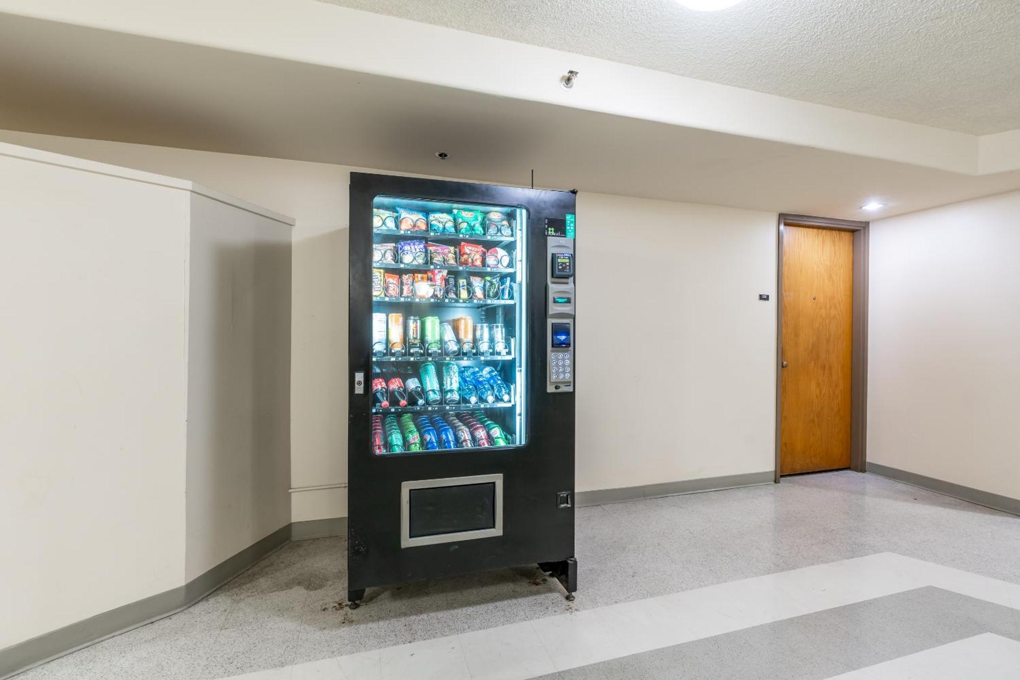 Spacious Downtown Executive Retreat - Free Parking Honolulu