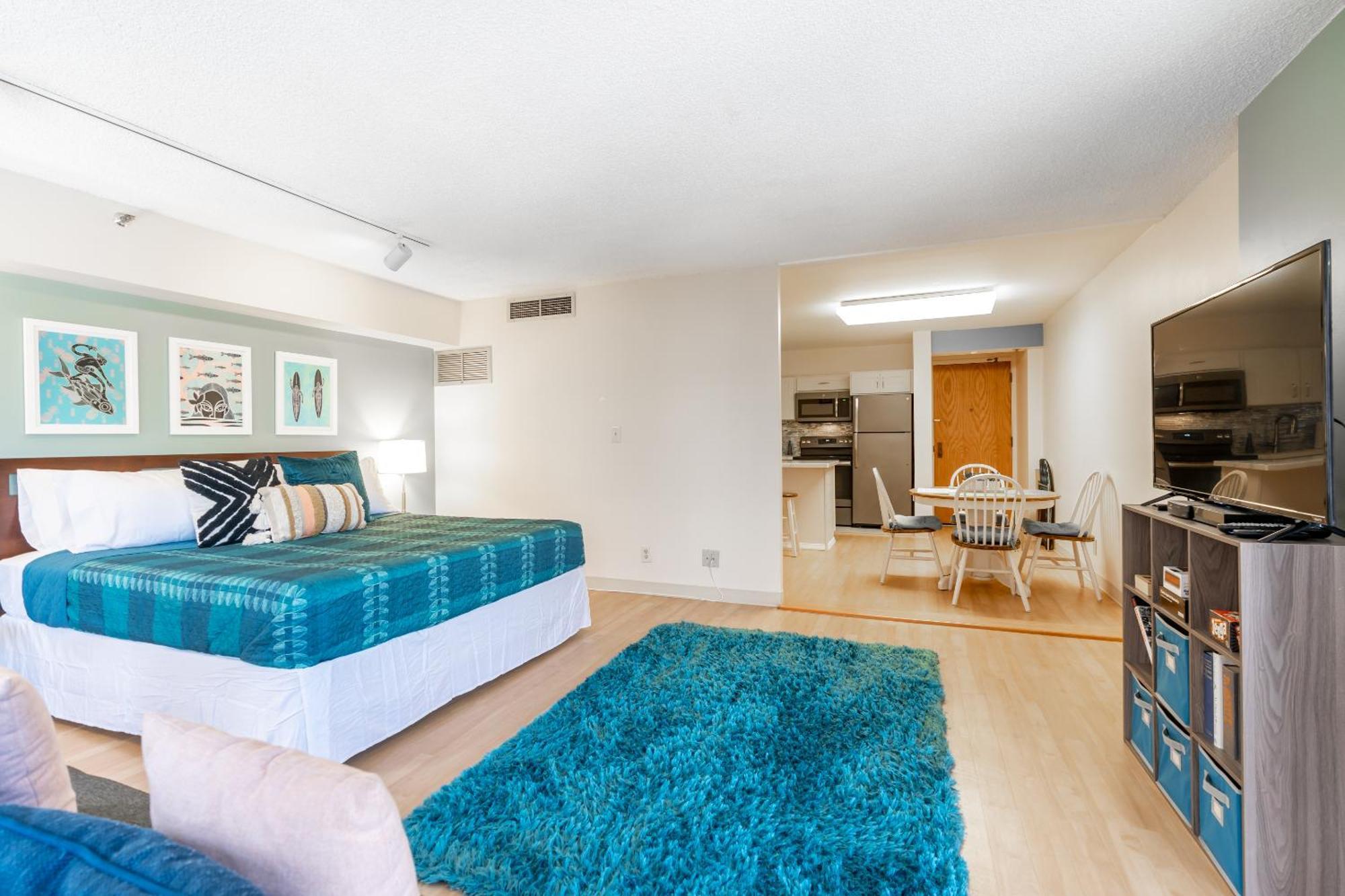 Spacious Downtown Executive Retreat - Free Parking