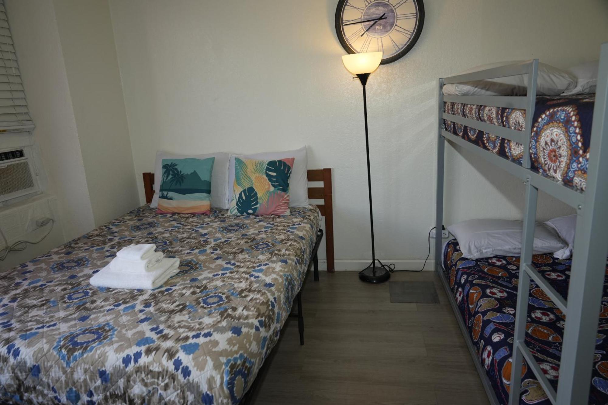 Waikiki Canal Family 6person Honolulu