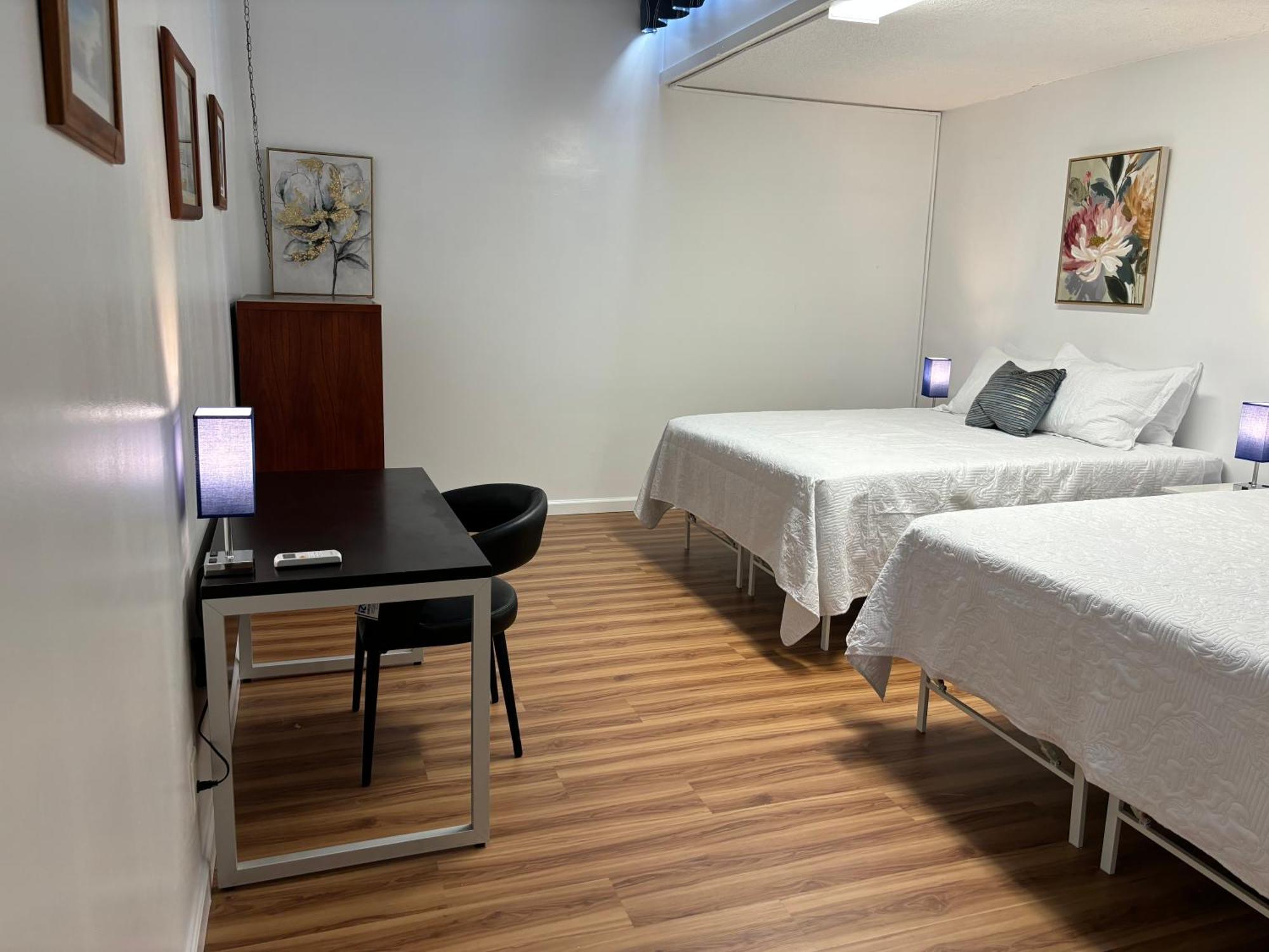 Downtown 2br Huge Patio Free Parking Wifi Apartment *