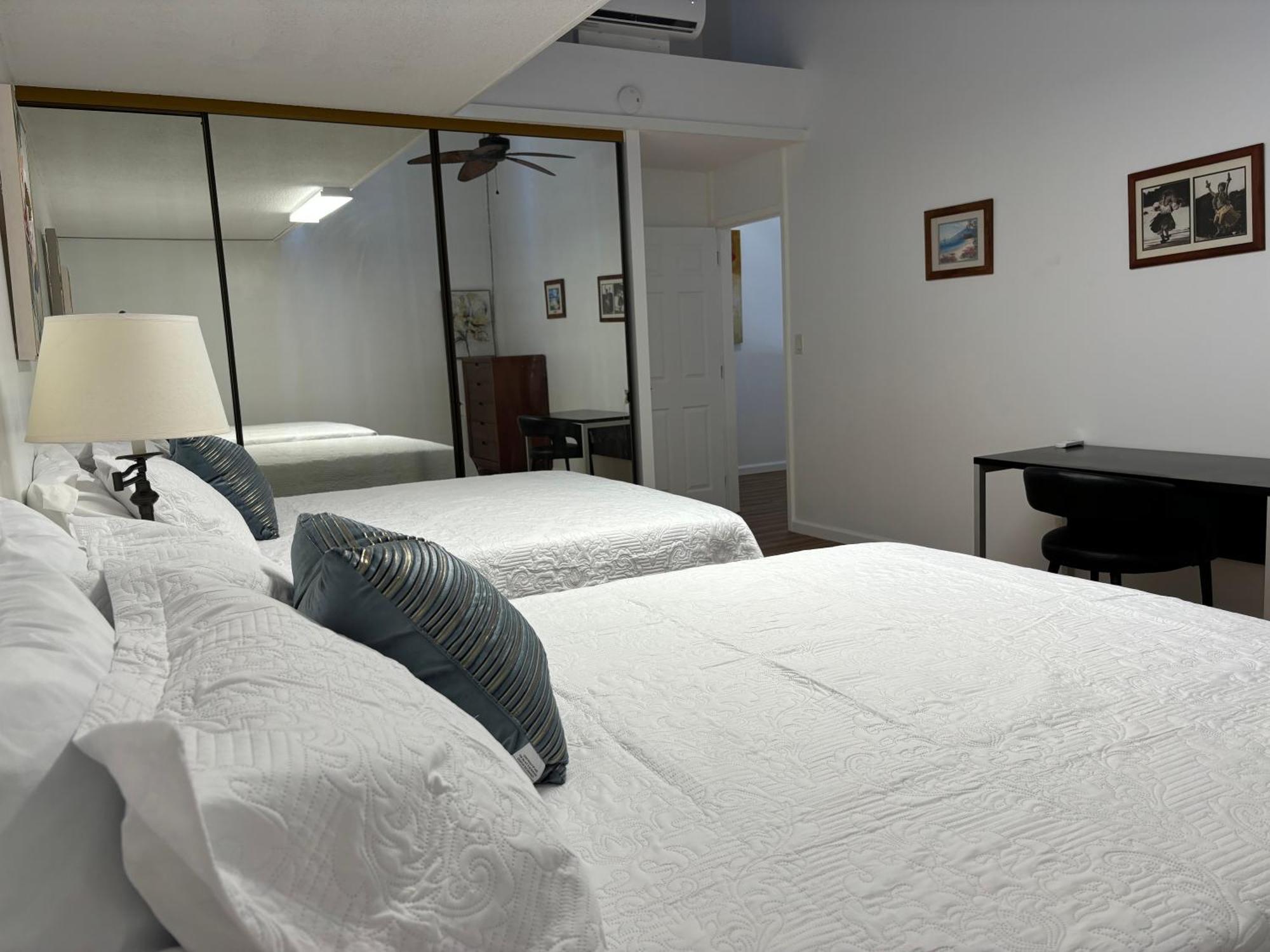 Downtown 2br Huge Patio Free Parking Wifi Apartment Honolulu
