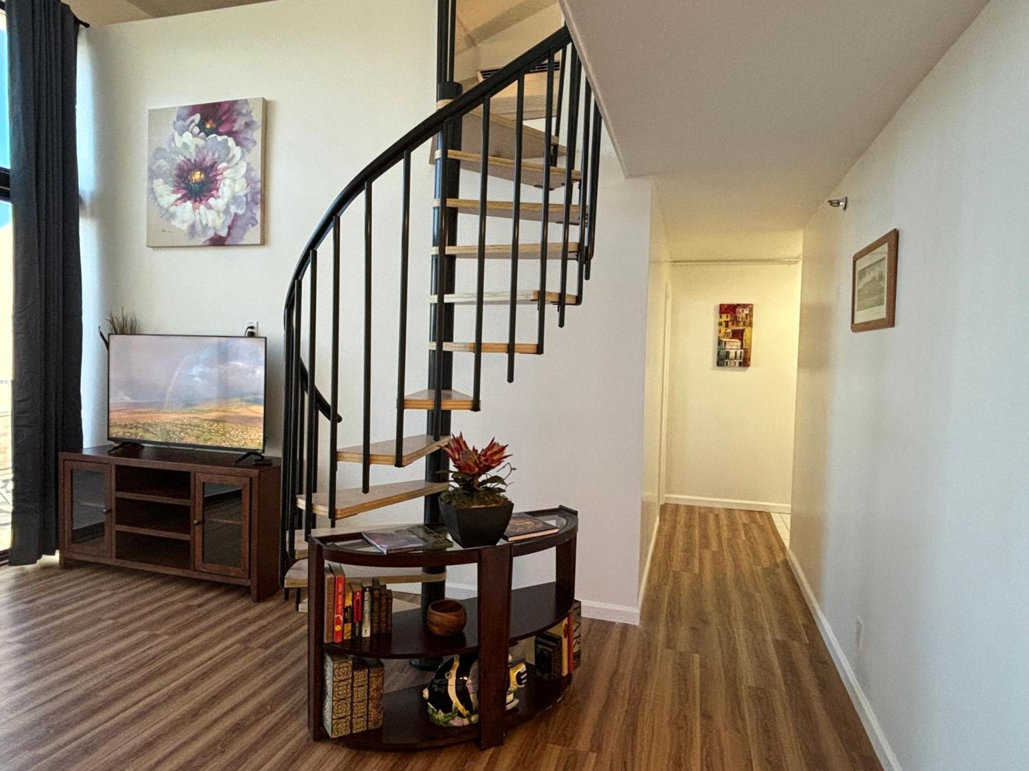 Downtown 2br Huge Patio Free Parking Wifi Apartment Honolulu