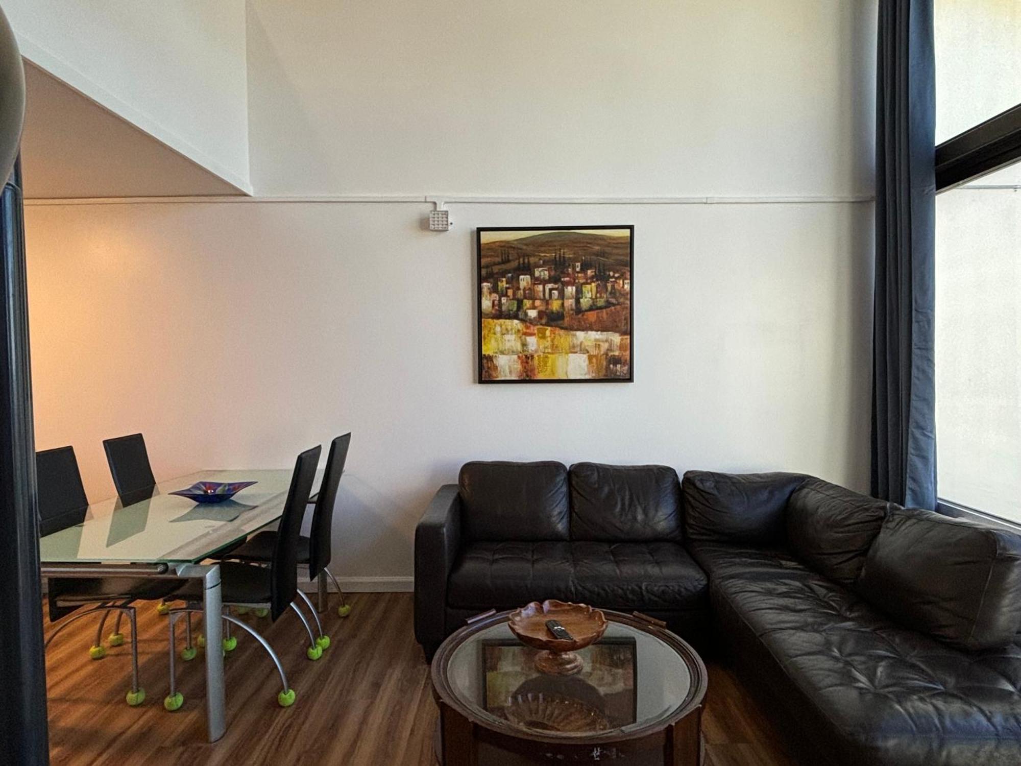 Apartment Downtown 2br Huge Patio Free Parking Wifi Honolulu