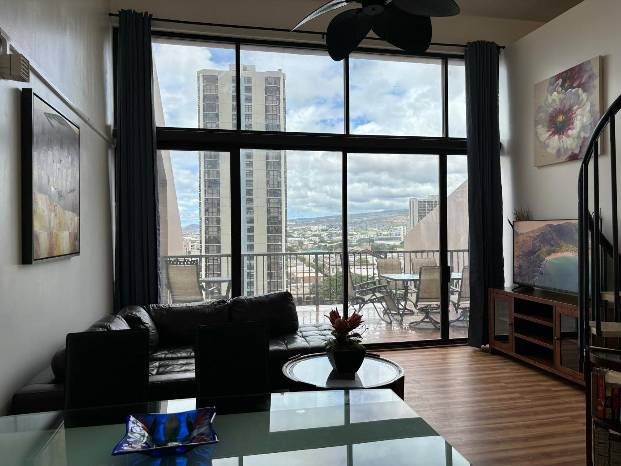 Downtown 2br Huge Patio Free Parking Wifi *