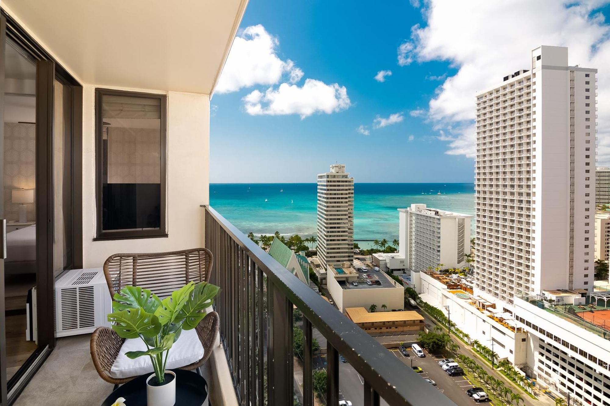 Waikiki Banyan Fabulous Ocean View With Free Parking
