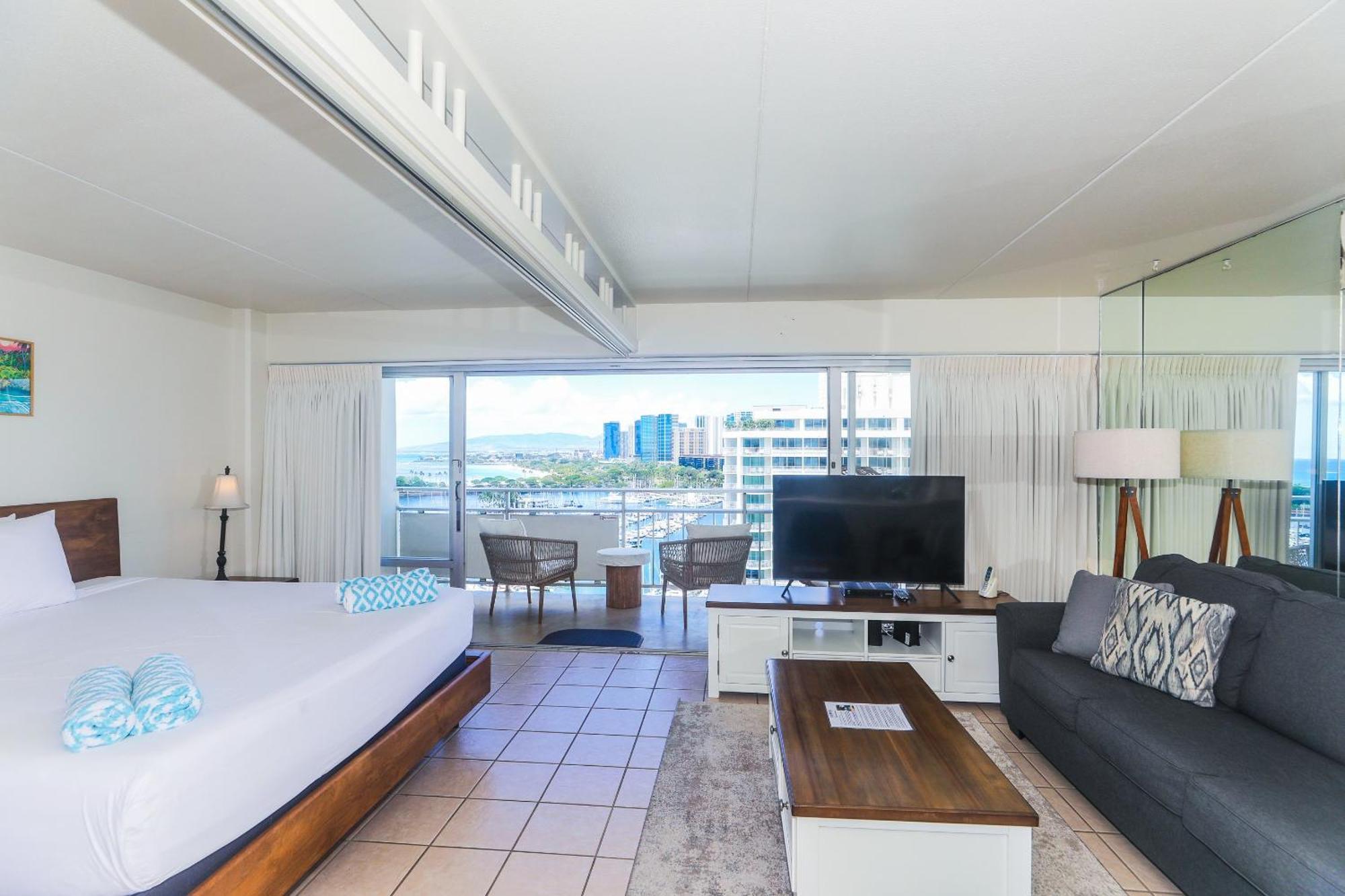 Ilikai Tower 1533 Yacht Harbor View 1br