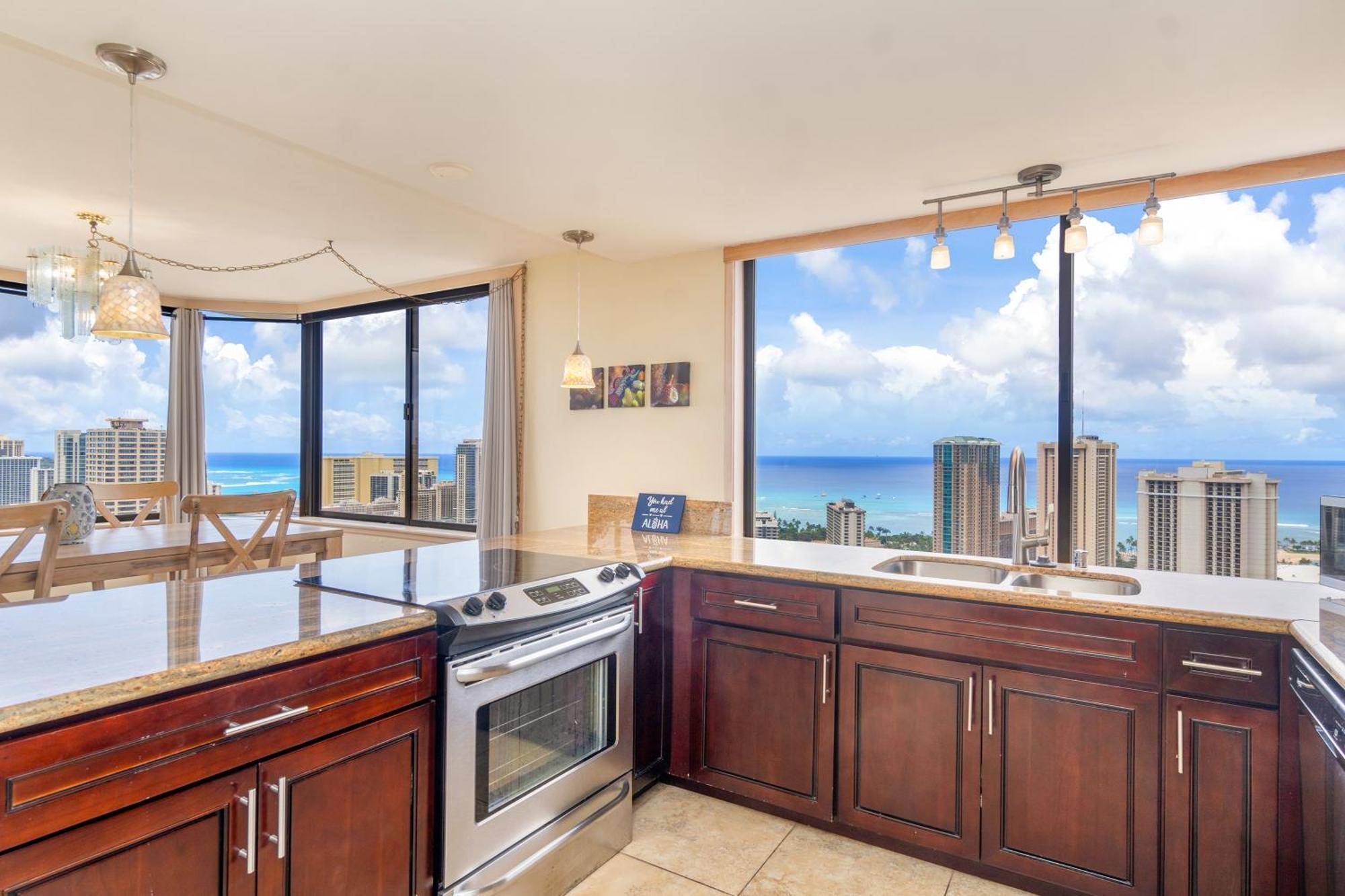 Hawaiian Monarch Penthouse 402 Apartment *
