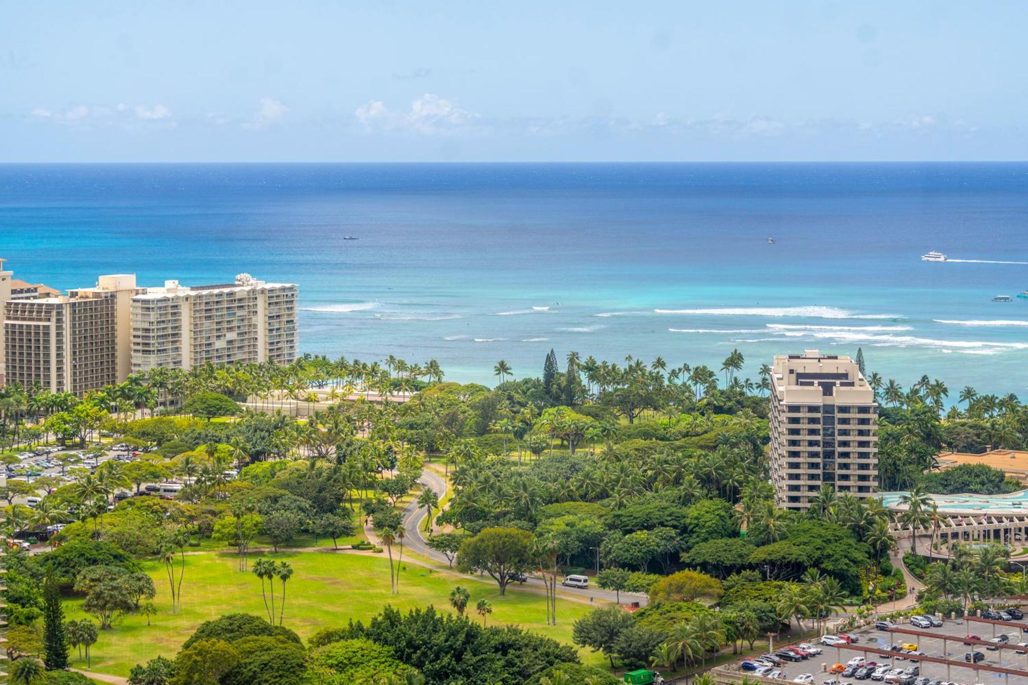 Hawaiian Monarch Penthouse 402 *