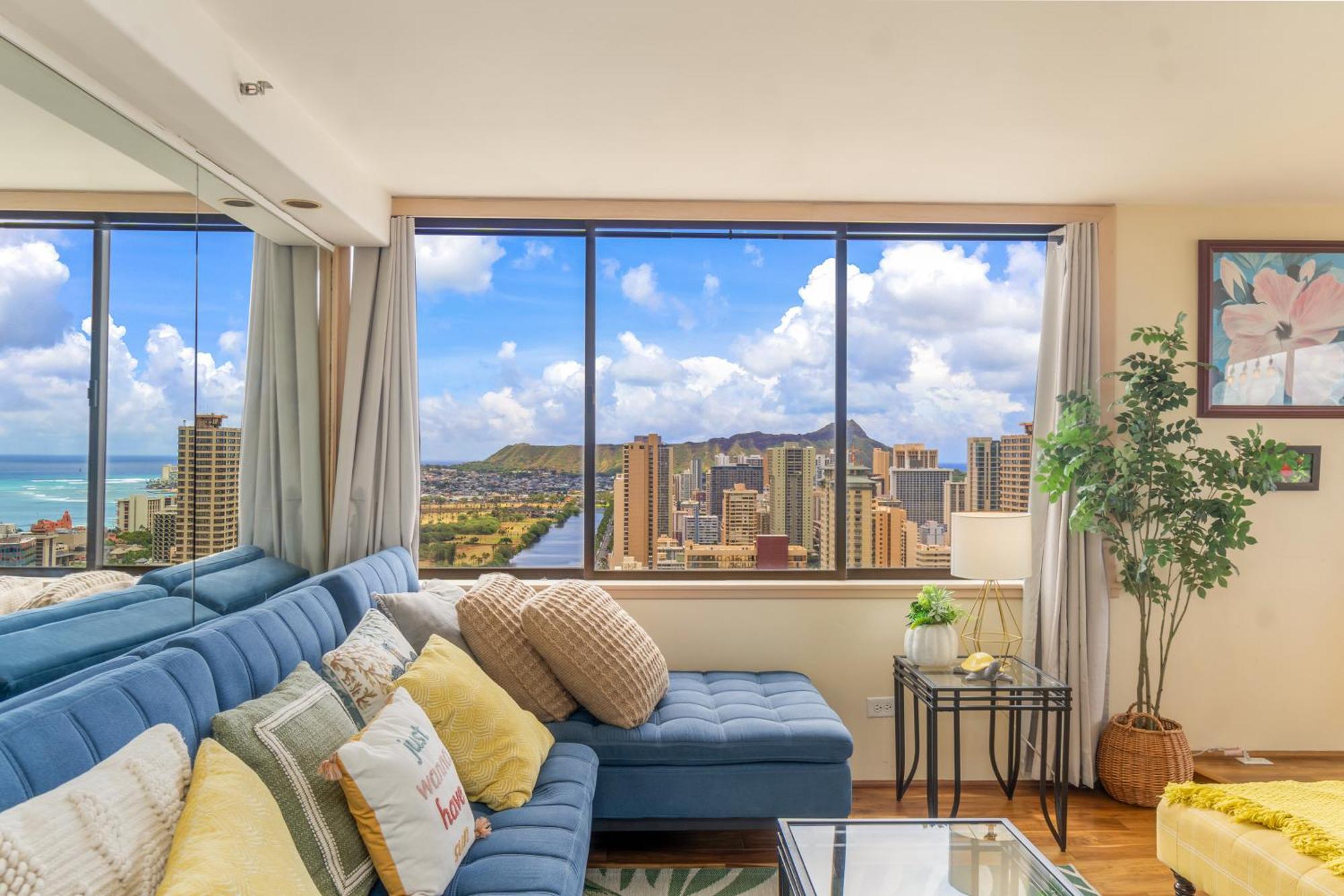 Hawaiian Monarch Penthouse 402 Apartment *