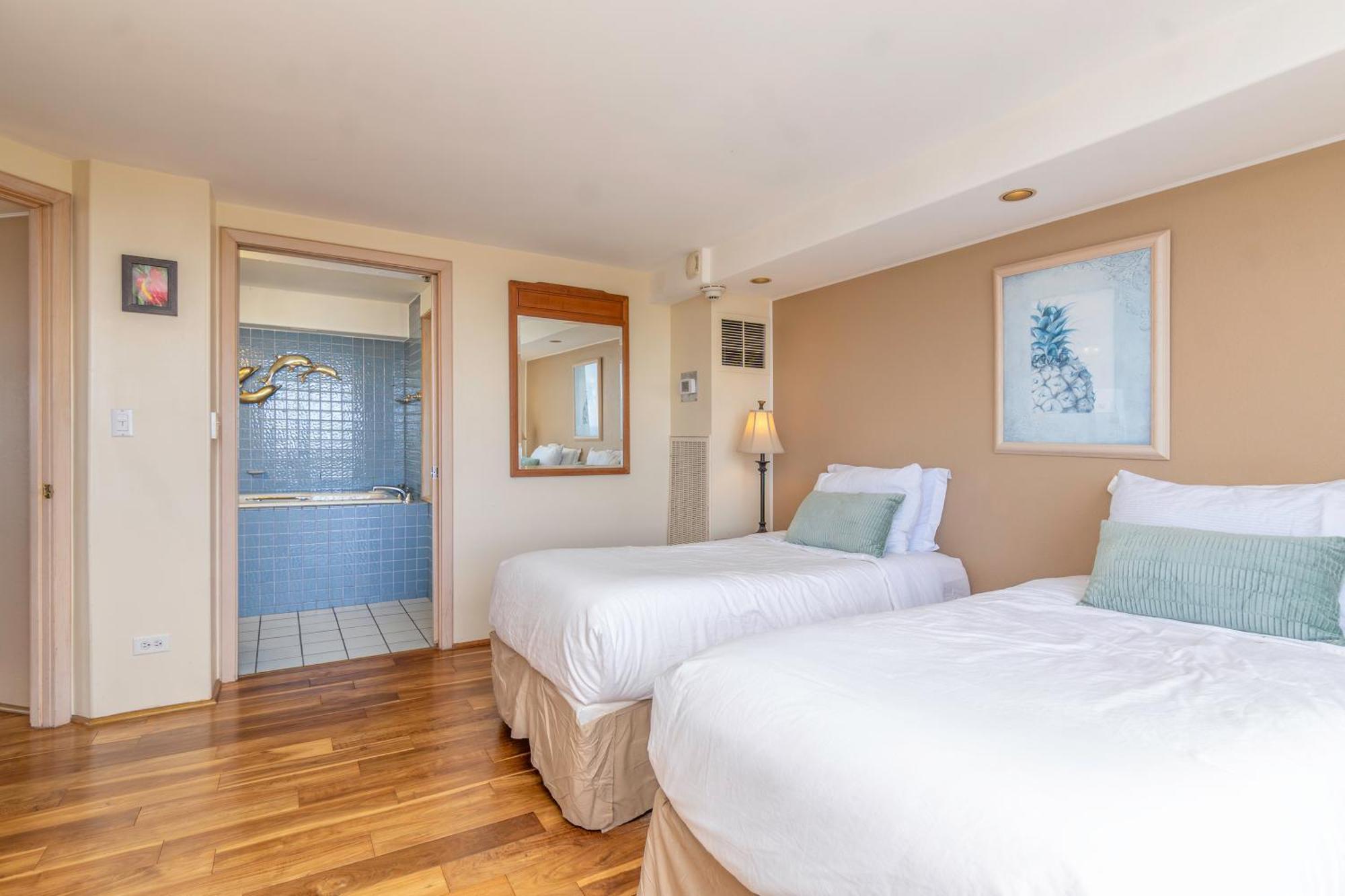 Hawaiian Monarch Penthouse 402 Apartment Honolulu
