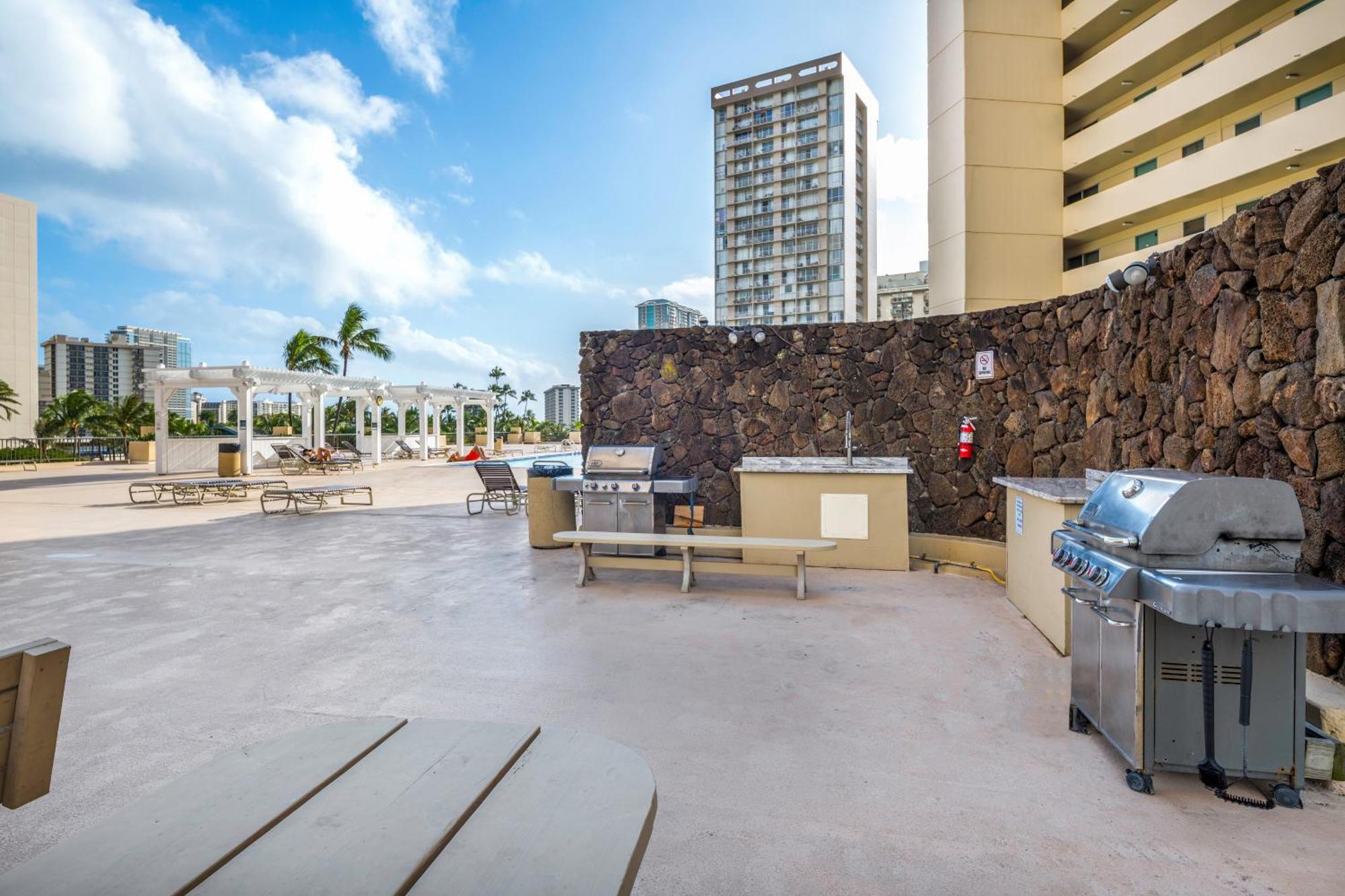 Hawaiian Monarch Penthouse 402 * Honolulu