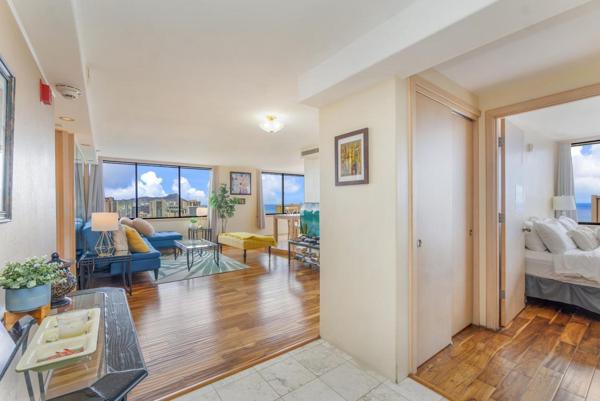Hawaiian Monarch Penthouse 402 Apartment