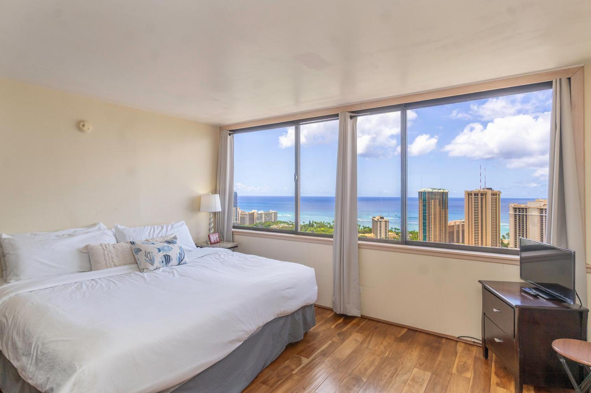 Hawaiian Monarch Penthouse 402 * Honolulu