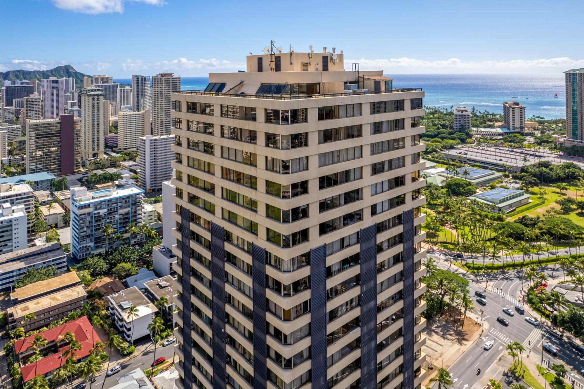 Hawaiian Monarch Penthouse 402 * Honolulu