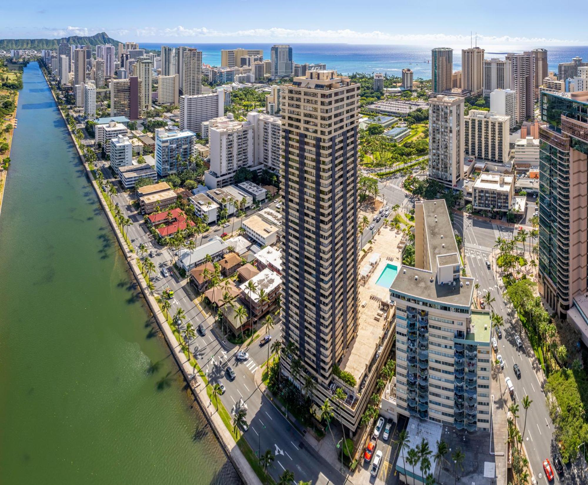 Hawaiian Monarch Penthouse 402 Apartment