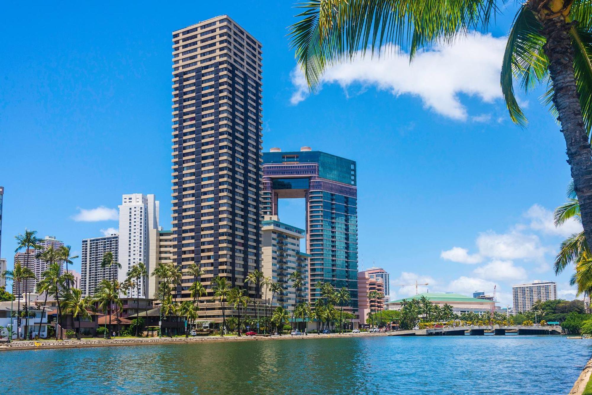 Hawaiian Monarch Penthouse 402 Apartment *
