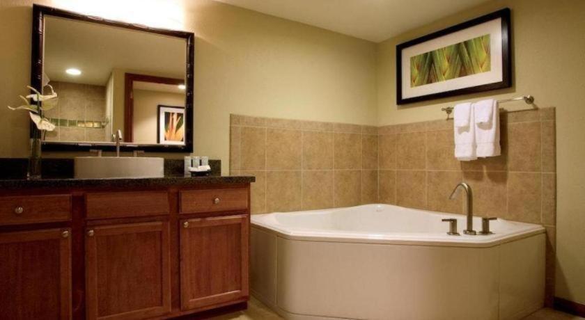 Club Wyndham At Waikiki Walk Hotel