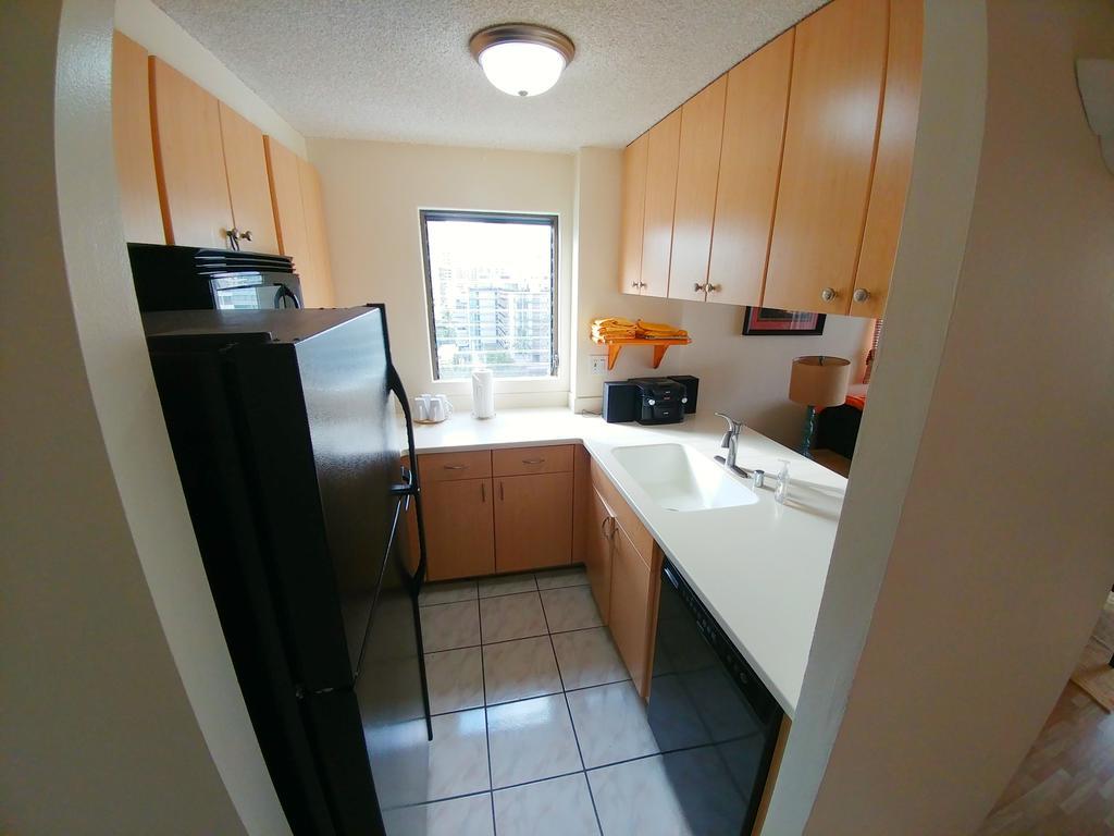 Royal Kuhio - Large 1 Bedroom Apartment