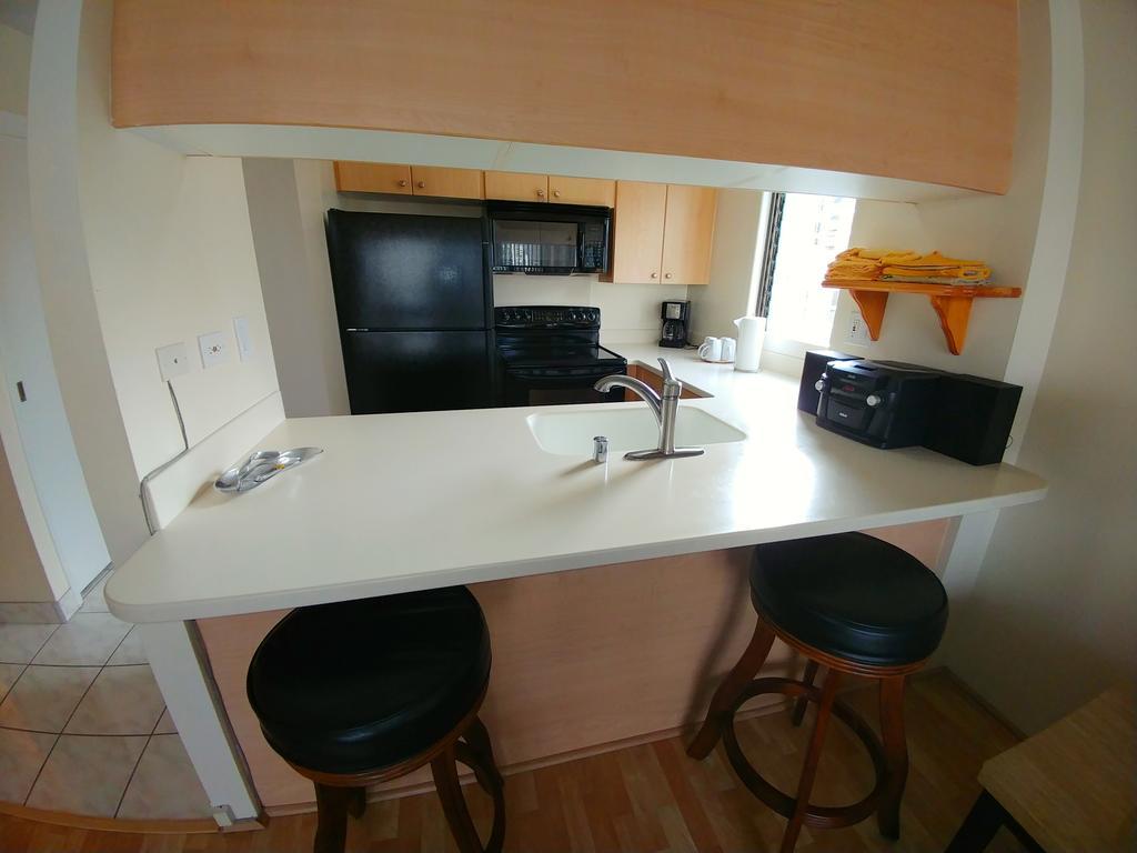 Royal Kuhio - Large 1 Bedroom Apartment *