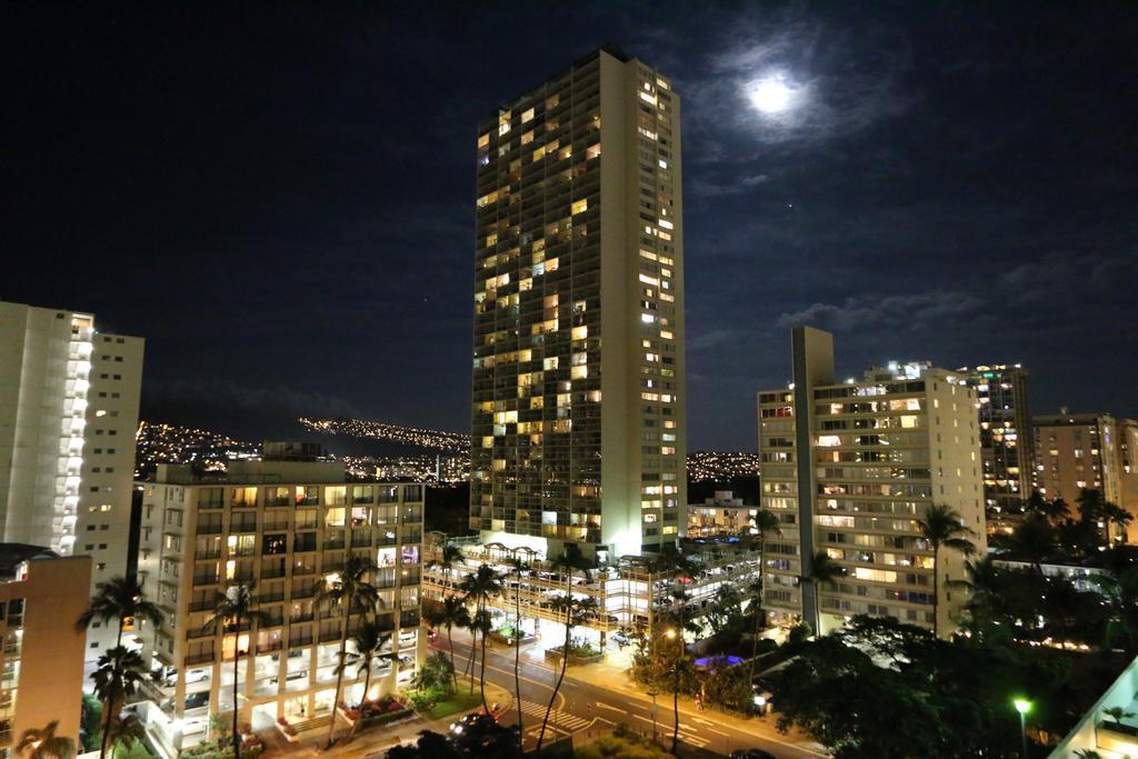 Royal Kuhio - Large 1 Bedroom Apartment *