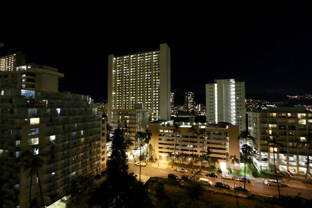 Royal Kuhio - Large 1 Bedroom Apartment