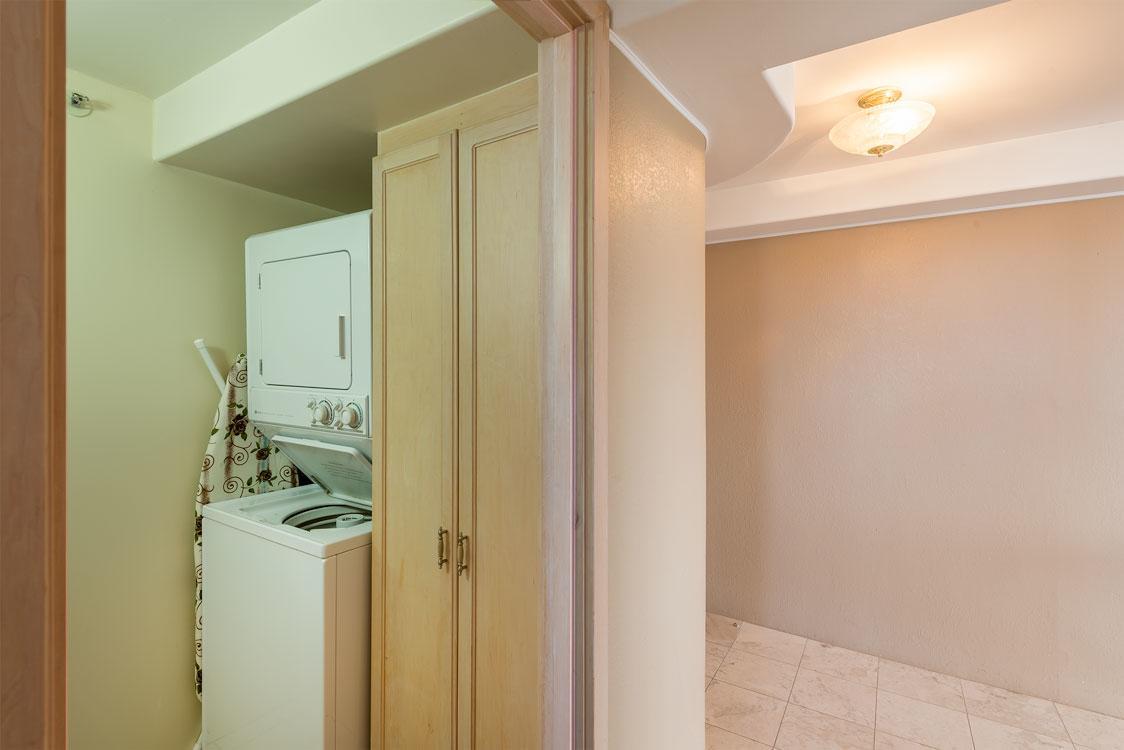 Hawaiian Monarch Penthouse 402 Apartment *
