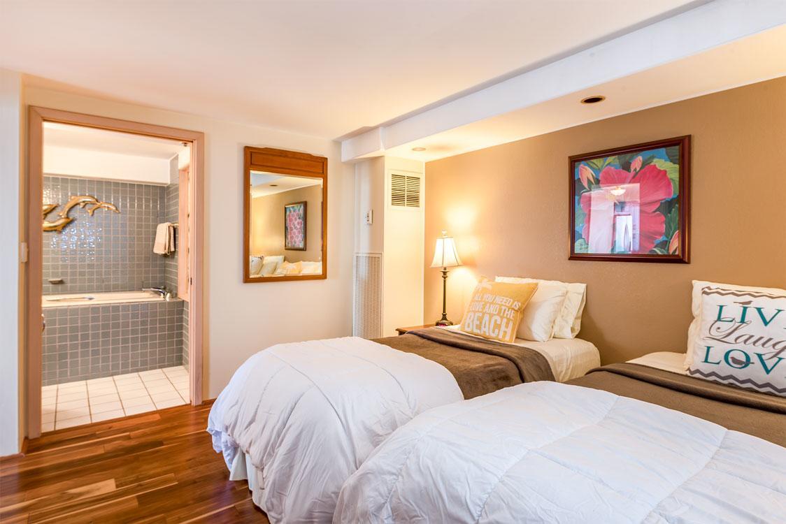 Hawaiian Monarch Penthouse 402 Apartment Honolulu