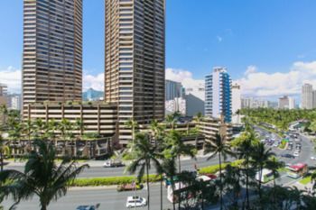 Marina Hawaii Vacations At The Ilikai Hotel 3*