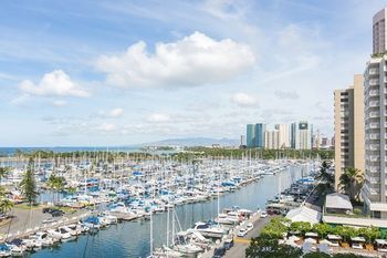 Marina Hawaii Vacations At The Ilikai Hotel 3*
