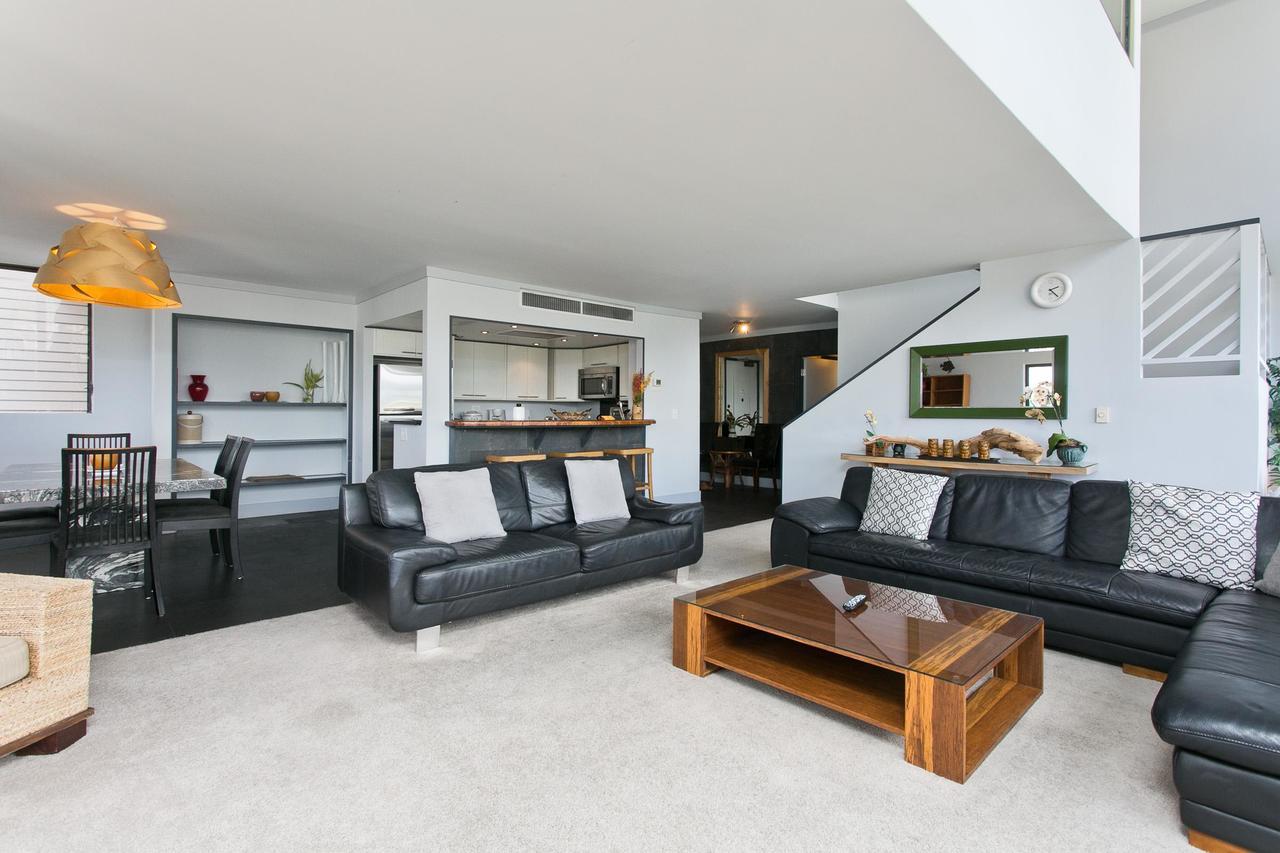 Royal Kuhio #3802 - 3 Bedroom, 2 Level Penthouse - Sleeps 12 Honolulu