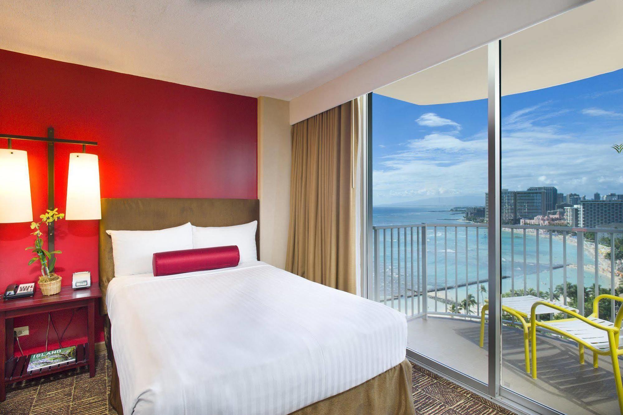 The Twin Fin Hotel 4*