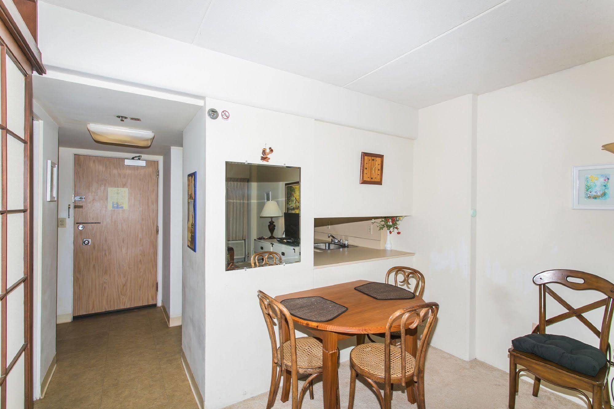 Marina Hawaii Vacations At The Ilikai Hotel 3*