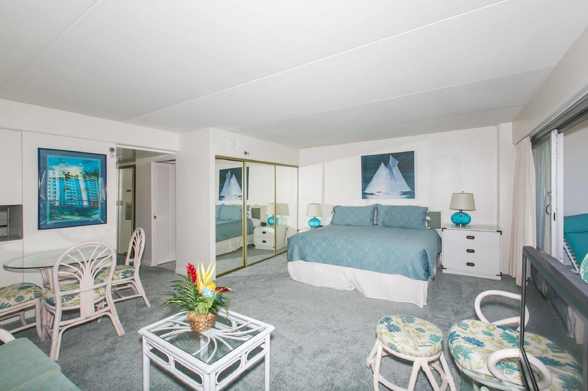 Marina Hawaii Vacations At The Ilikai Hotel