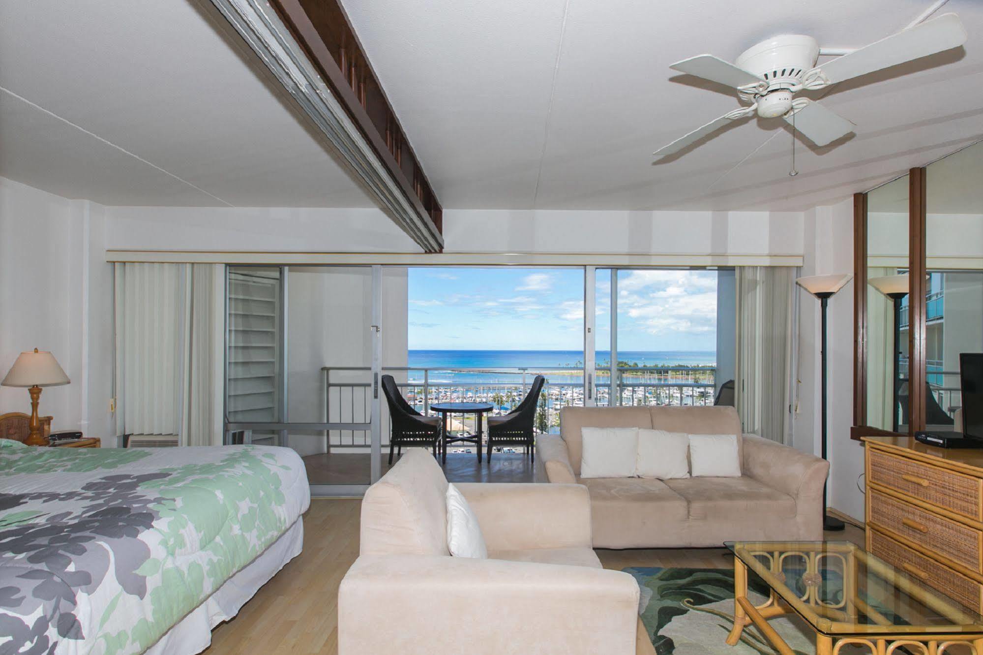 Marina Hawaii Vacations At The Ilikai Hotel 3*