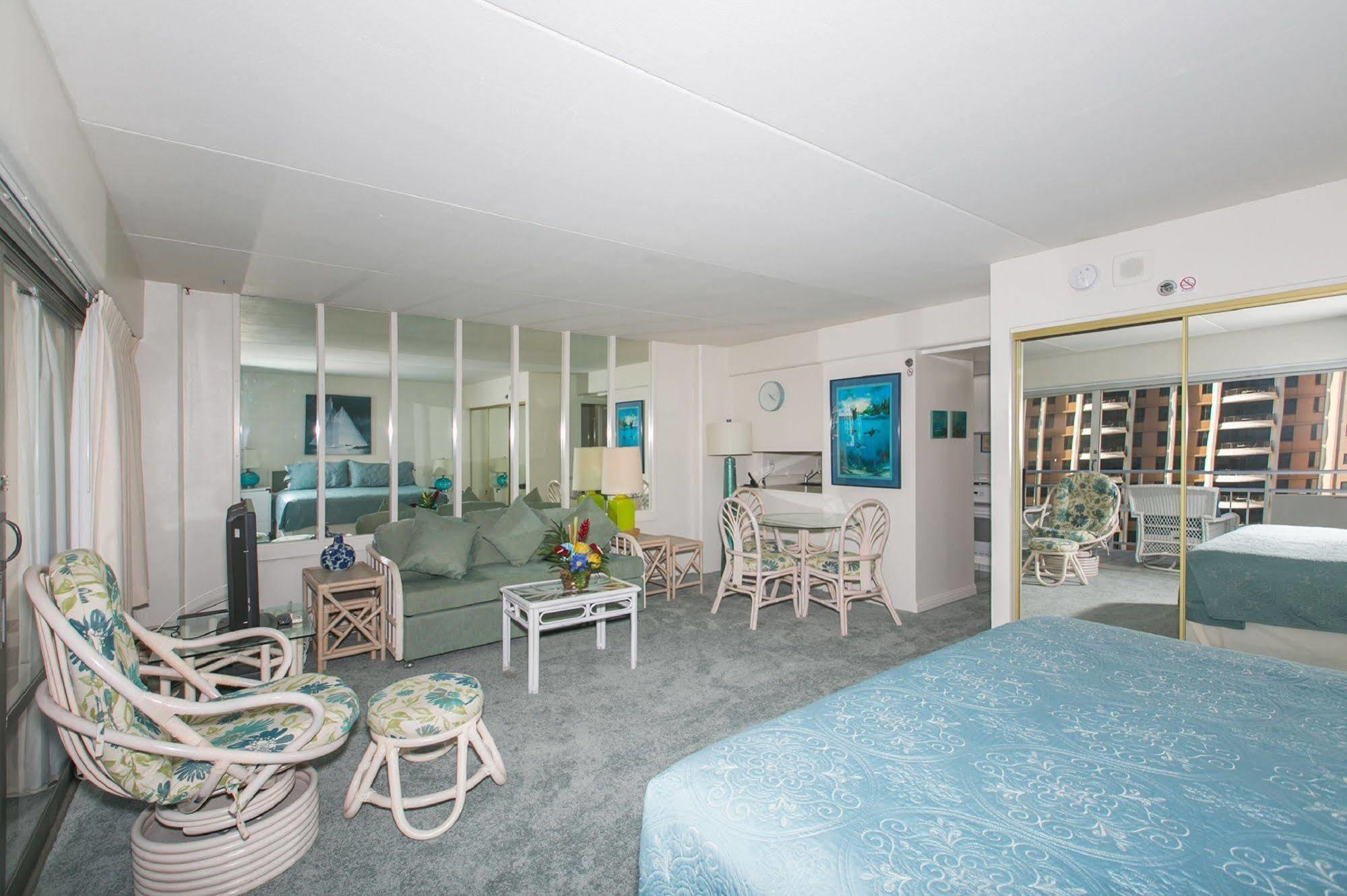 Marina Hawaii Vacations At The Ilikai Hotel