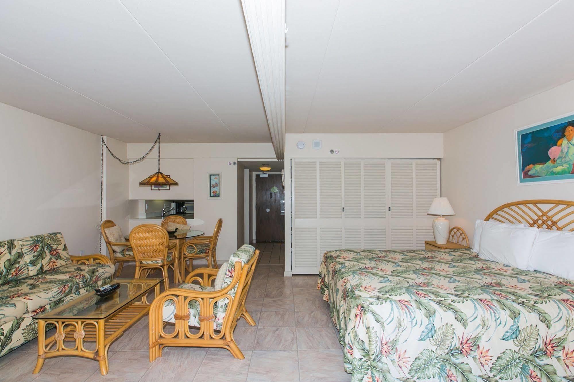 Marina Hawaii Vacations At The Ilikai 3*