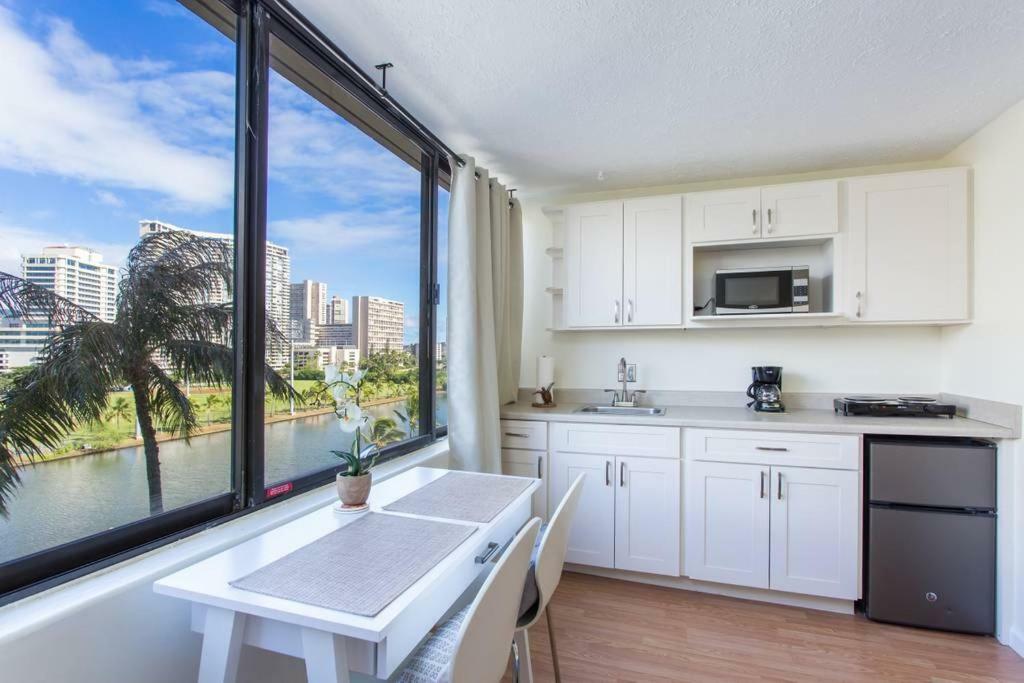 Hawaiian Monarch Upgraded Modern Apartment *