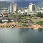 Modern Waikiki Sleek Studio