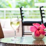 Courtyard By Marriott Waikiki Beach