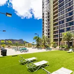 Mountain Views & Steps To Beach - Free Parking!