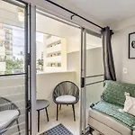 Bright & Cozy Condo Unit With Balcony!