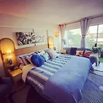 The Seashore Waikiki Studio Just A Block From The Beach No Resort Fees