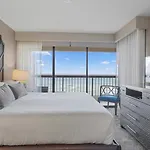Luxury Oceanfront 2 Bedroom Apartment At Waikiki Beach Tower