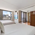 Breezy Waikiki Condo 2 Blocks From The Beach & Free Parking!