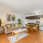 Breezy Waikiki Condo 2 Blocks From The Beach & Free Parking!