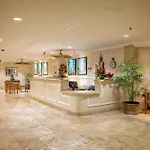 Castle At Waikiki Grand