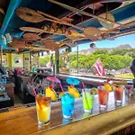 Castle At Waikiki Grand
